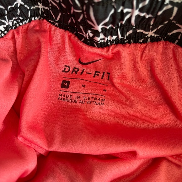 Nike Girls Shorts - Picture 4 of 7